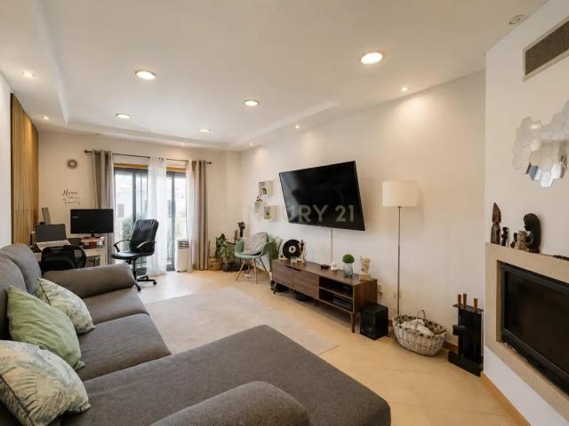 Moderno Apartamento T2 em Amora, Seixal