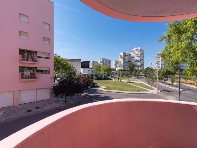Moderno Apartamento T2 + lugar de estacionamento em Belém, Lisboa