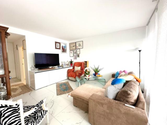 Moderno appartamento con 3.5 locali a Coldrerio, Canton TI