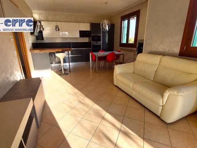 Moderno Appartamento Quadrilocale con Giardino Privato in Affitto a Pianezze