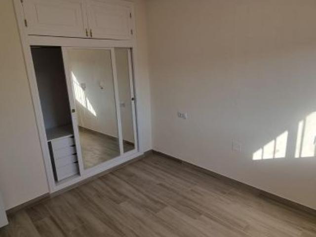 Moderno bungalow alto con solárium privado y vista al mar