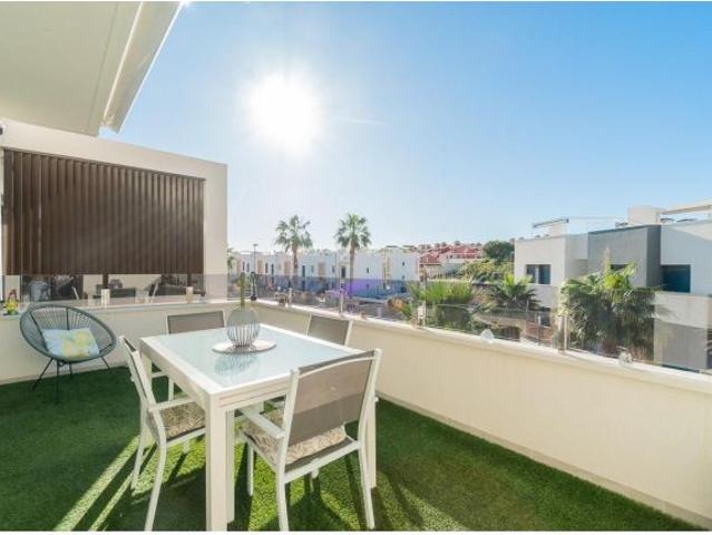 Moderno Bungalow en la Última Planta Orientado al Sur con 71 m2 de Solárium Privado en PAU 26