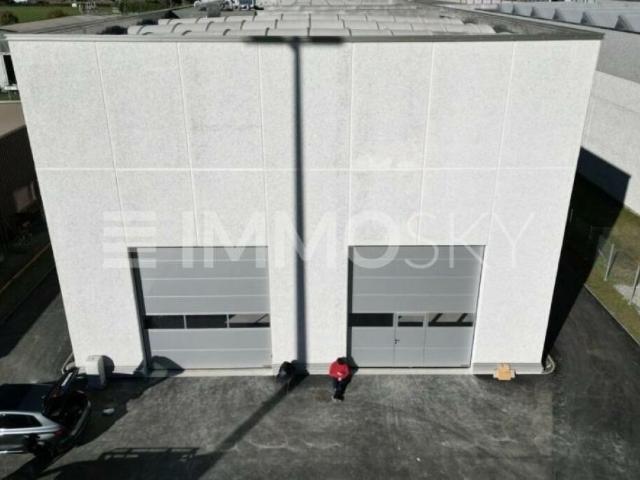 Moderno Capannone Industriale Lumino