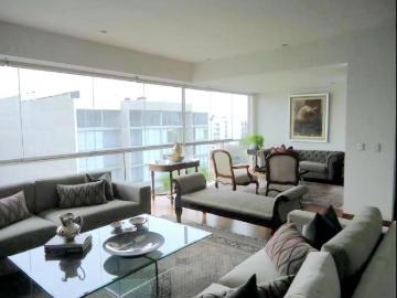 Moderno departamento de 413 m² con 3 dormitorios, terraza y piscina privada en venta en San Isidro