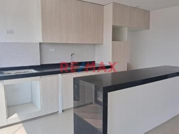 Moderno Departamento De Estreno En Venta, 8° Piso En Urb. Rosas Del Valle