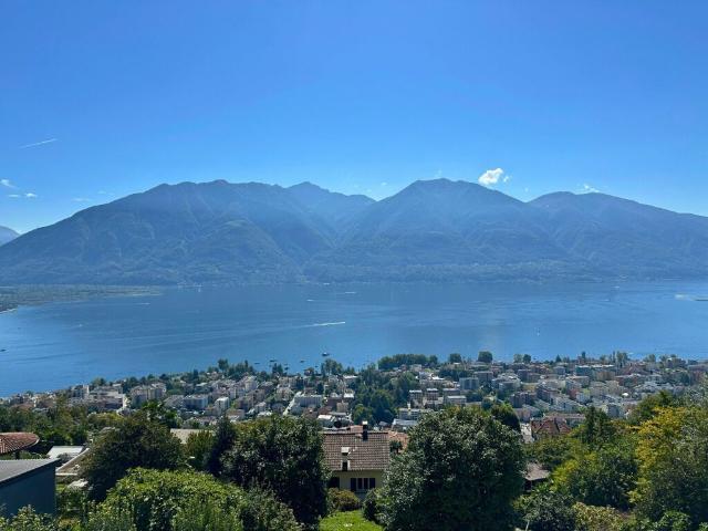 Moderno ed elegante appartamento di 4.5 locali con terrazza panoramica e spettacolare vista lago