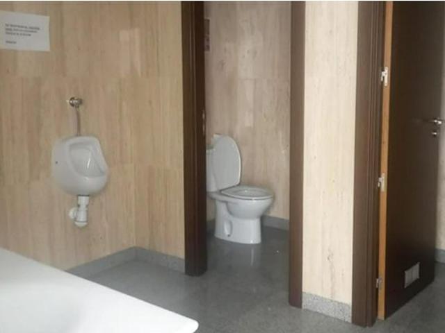 Moderno Edificio de Oficinas y Local Comercial en Zaragoza Oportunidad Impecable