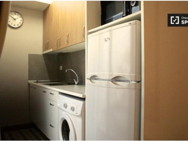 Moderno estudio con terraza en alquiler en Gràcia