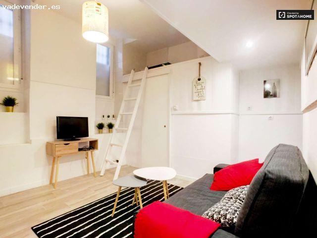 Moderno estudio en alquiler en Almagro y Trafalgar