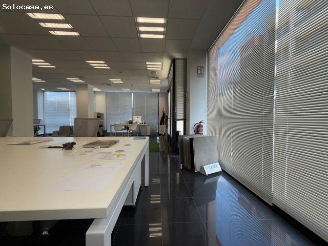 Moderno local esquinero con dos fachadas y 150 m2 en venta en Moncofa