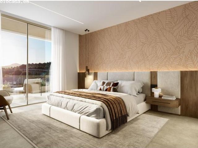 Moderno pareado con solarium, piscina y sótano cerca de la playa. 3 dormitorios, 2 baños. Las Mesas