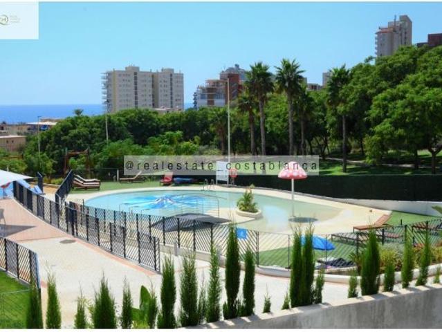 MODERNO PISO CON VISTAS DESPEJADAS EN BENIDORM