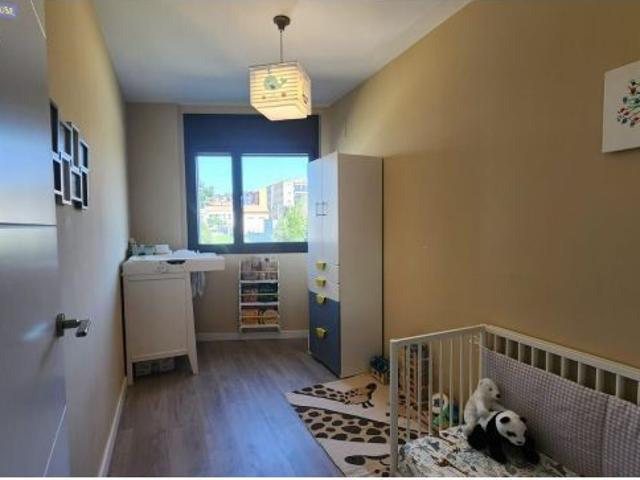 MODERNO PISO EN MARTORELLES CON TERRAZA, PARKING Y PISCINA COMUNITARIA