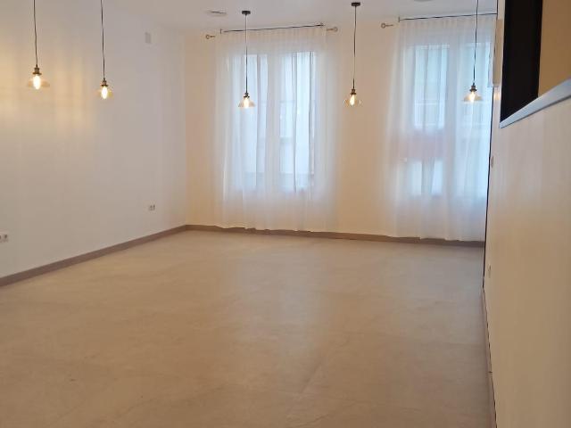 Moderno Piso Reformado en Elche con Terraza y Aire Acondicionado