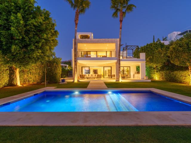 Moderno Refinado en Haza del Conde Nueva Andalucía 648m² Marbella