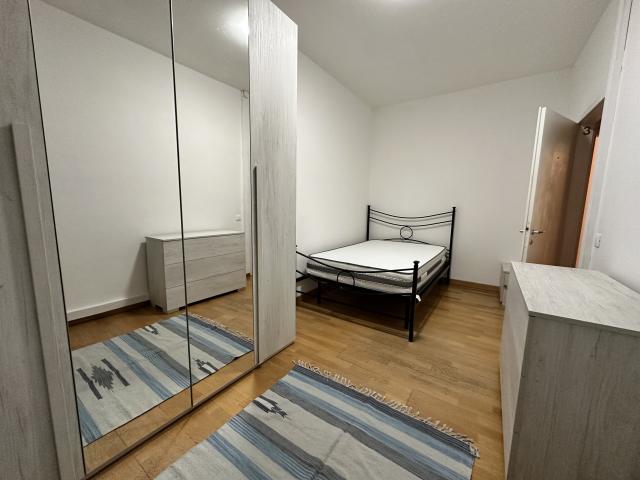 Moderno. Stanza singola, letto piazza e mezza