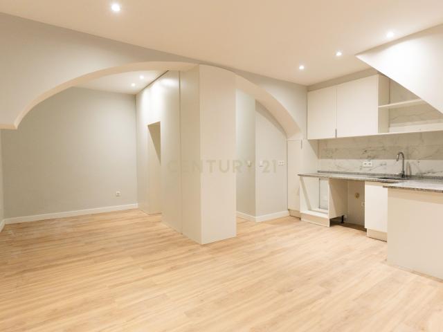Moderno T0 Remodelado em Setúbal Oportunidade Única!