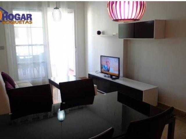 MODERNO Y BONITO PISO. 2 DOR,TERRAZA,GARAJ, 8 PISCINAS. EN SEGUNDA LINEA DE PLAYA