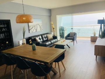 Moderno y exclusivo departamento totalmente amoblado frente al mar con 3 dorm