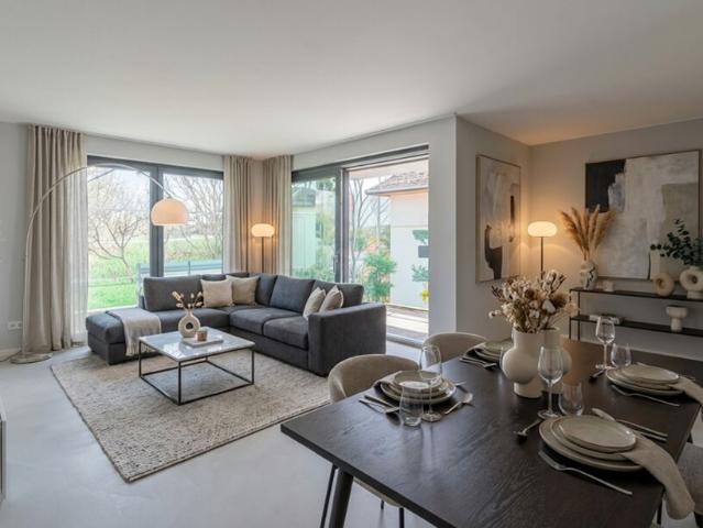 MODERNO 4.5 LOCALI CON AMPIO GIARDINO PRIVATO A LIGORNETTO