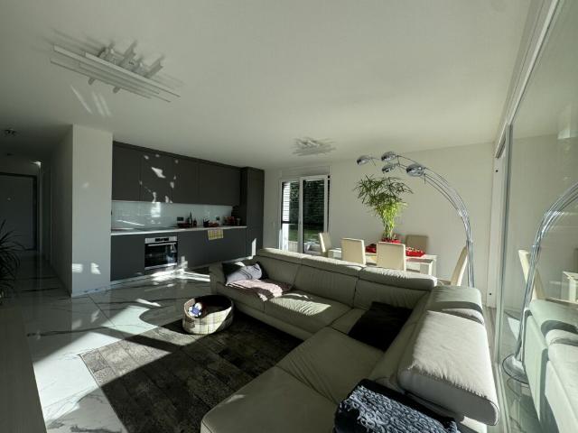 Moderno 4,5 locali con giardino