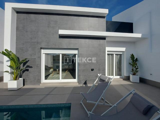 Modernos Bungalows con Piscina Privada y Parking en Roldán Murcia