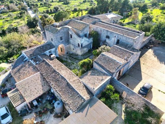 Modica, immergiti nel fascino di un cascina del 700