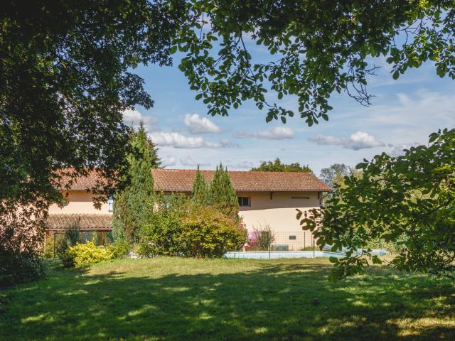 MOGNENEINS Spacieuse longère de 207m2 au coeur de la nature