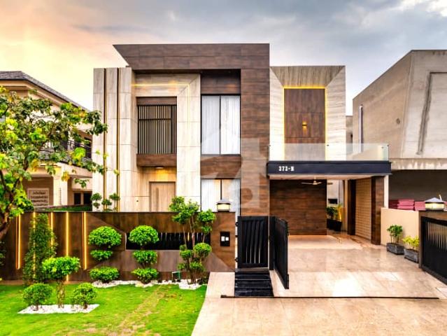 Mohsin Ali Design Furnished By Mawa At Top Location Close To Raya Fairways House For Sale