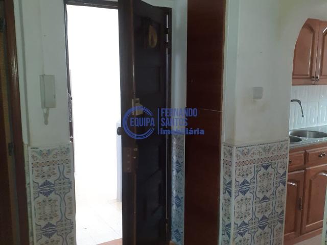 Apartamento de tipologia T4, transformado em T3, Moita, Vale da Amoreira