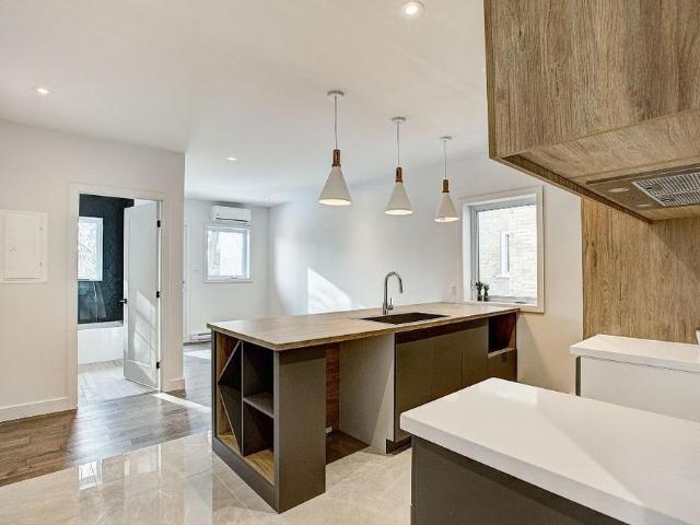 Mois Gratuit* 3½ disponible maintenant Ahuntsic *Free month* 3½ available now Ahuntsic