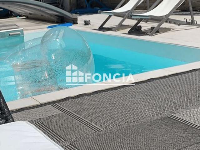 MOISSY CRAMAYEL Maison 4 pièces avec 3 chambre, piscine, jardin, garage