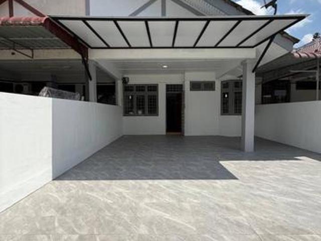 Molek single storey freehold gated guarded 22x70 Sale