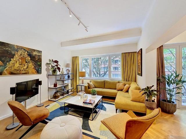 Molière: Luxury furnished apartment + garage