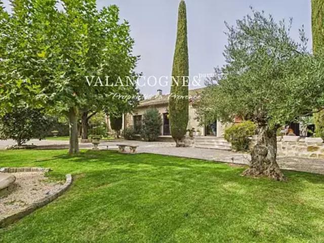 Mollégès 13940 Achat / Vente maison 6 pièces t6 piscine