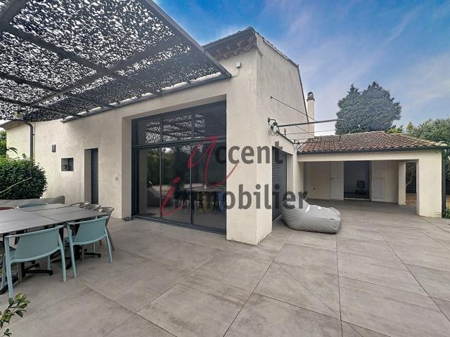 Mollégès, maison 135m² + 23m² de dépendance, piscine, garage. 135m² Mollégès