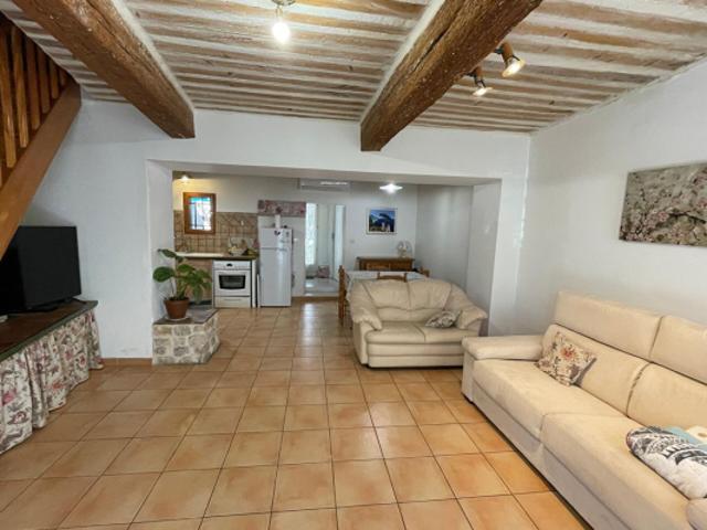 MOLLEGES Maison de village avec extérieurs
