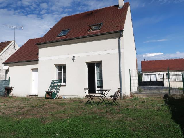 Mortefontaine Maison à louer de 3 pièces avec jardin