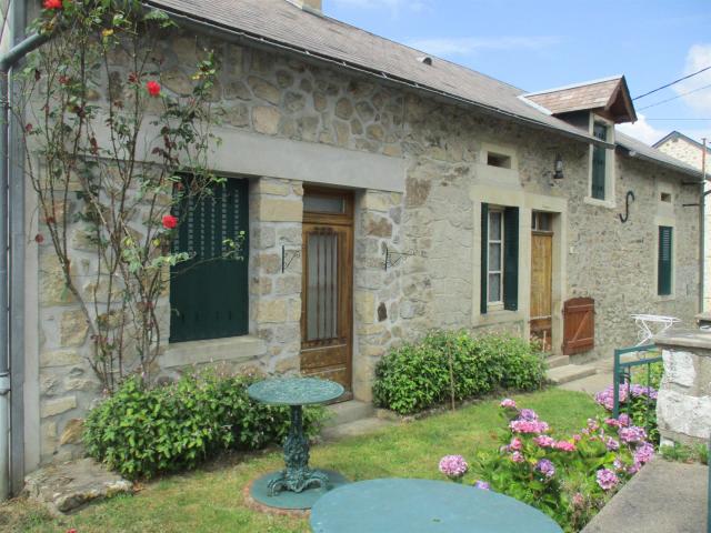 Morvan belle maison en pierre avec jardin et garage 207m² Saint Léger de Fougeret