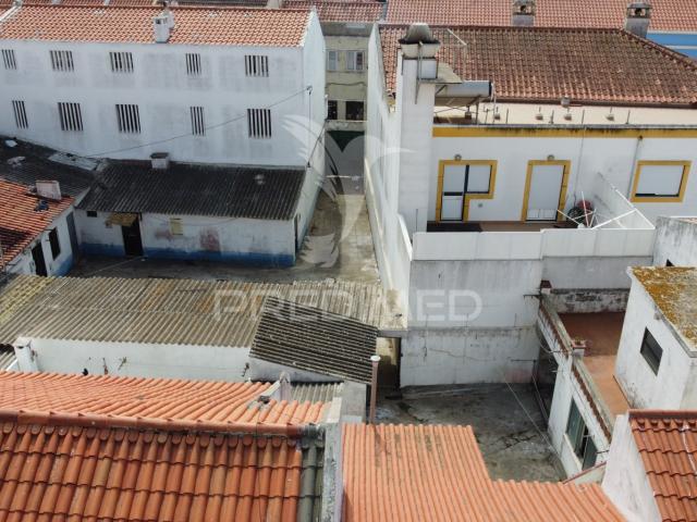 Moradia+5 anexos c/ afectação de habitação+Espaço Comercial Centro Histórico de Sines