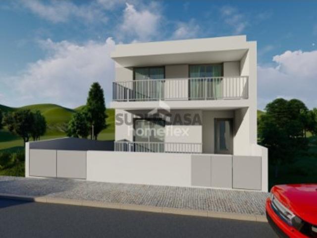 Moradia M4 NOVA, com garagem, em fase de construção!
