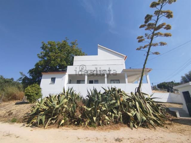 Moradia, Madalena e Beselga