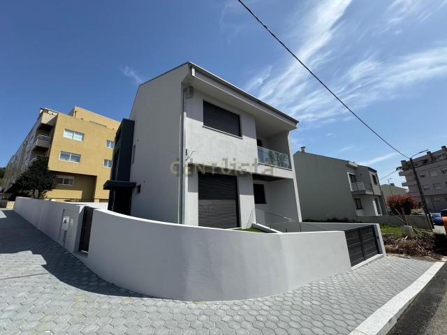 Moradia, Mafamude e Vilar do Paraíso