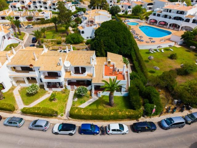 Moradia Maré Azul com 2 Quartos em Condomínio Privado a 5 minutos da Praia em Porches