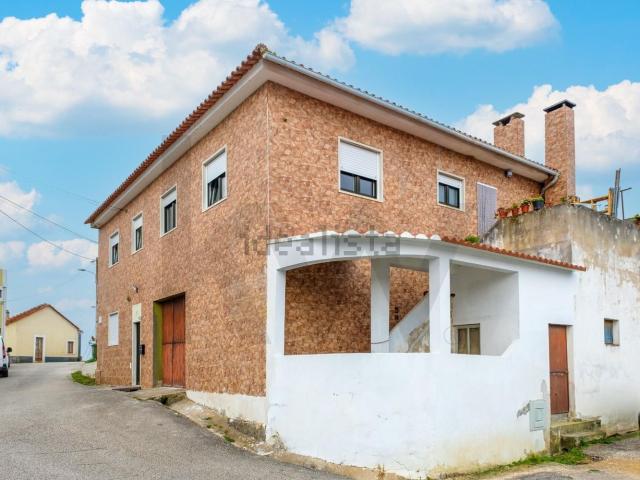 Moradia, Maxial e Monte Redondo