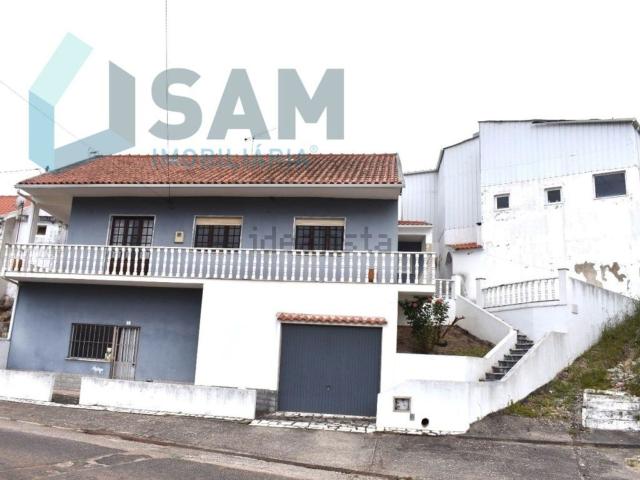 Moradia, Maxial e Monte Redondo