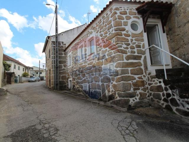Moradia, Midões