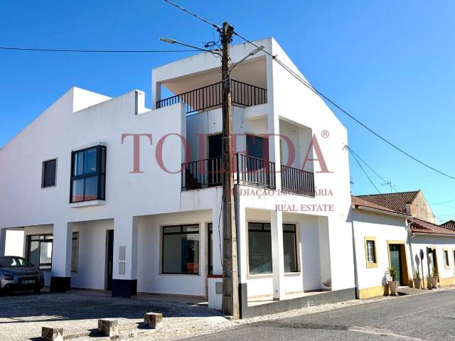 Moradia mista com 2 frações