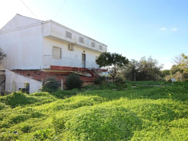 Moradia Mista com Terreno Amplo e Enorme Potencial Perto de Faro e Loulé