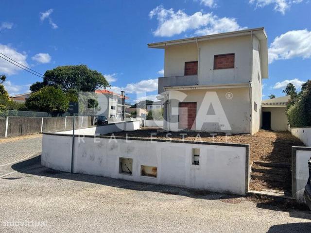 Moradia em Miramar Oportunidade para Personalizao